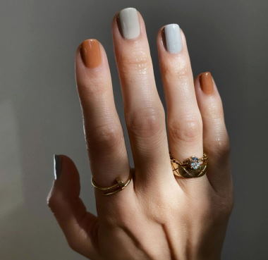 monochromatic nail colors